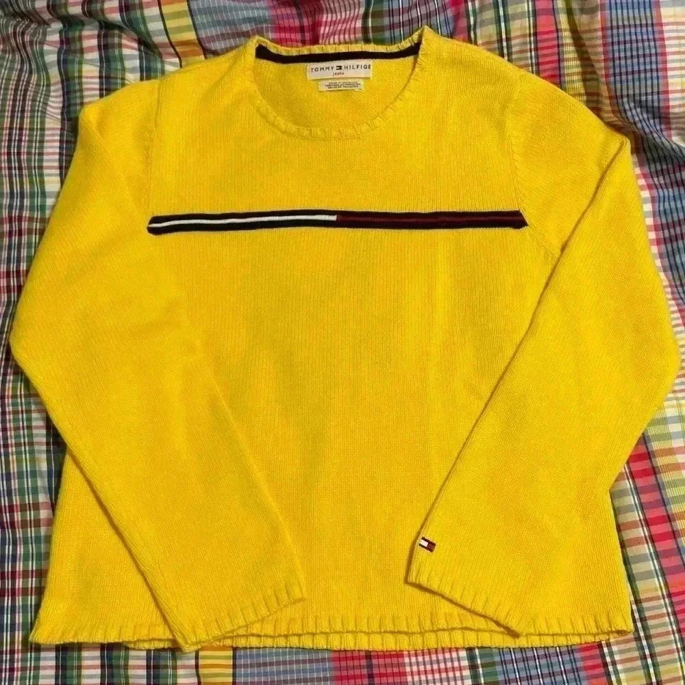 Vintage Y2K Tommy Hilfiger yellow‎ crewneck sweater woman's top long sleeve 2001